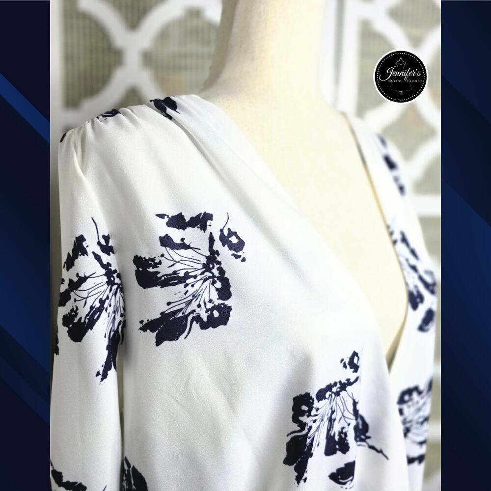 Zoe & Sam Blue and White Floral Bell Sleeves Long Tie V-Neck Blouse Size L - Picture 3 of 11